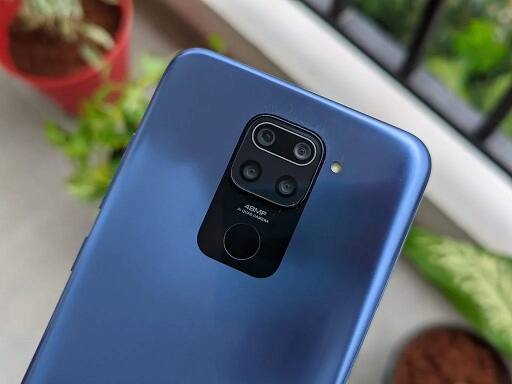 Redmi 9 Prime (કિંમત- 9,999 રૂપિયા) ચીની કંપનીનો આ ફોન ઓછા બજેટમાં ખરીદી શકાય છે, આમાં 6.53 ઇંચની ફૂલ એચડી પ્લસ મલ્ટી ટચ સ્ક્રીન છે. આમાં 2.0 GHz Mediatek Helio G80 ઓક્ટાકૉર પ્રૉસેસર છે. આની રેમ 4GB અને ઇન્ટરનલ સ્ટૉરેજ 64GB છે. આમાં 13MPના ચાર રિયર કેમેરા સેટઅપ છે, અને 8MP નો ફ્રન્ટ કેમેરો છે. (પ્રતિકાત્મક તસવીર)