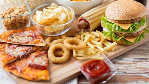 BMC Vs Mumbai Film City canteen owner: Know all about it | Hot News (2 Mar 2021)