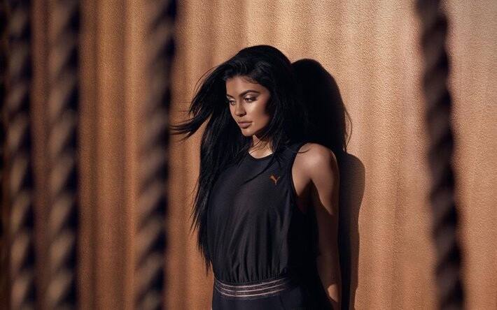 ફૉર્બ્સના લિસ્ટમા બીજા નંબર પર કાન્યે વેસ્ટ છે, કાન્યે વેસ્ટ કાયલી જેનરના જીજા છે, અને લિસ્ટમાં બીજા નંબર પર છે. મેગેઝિન અનુસાર કાયલી જેનર અને કૈની વેસ્ટે વર્ષ 2020માં લગભગ 6.1 બિલિયન અમેરિકન ડૉલરની કમાણી કરી હતી. (ફાઇલ તસવીર)