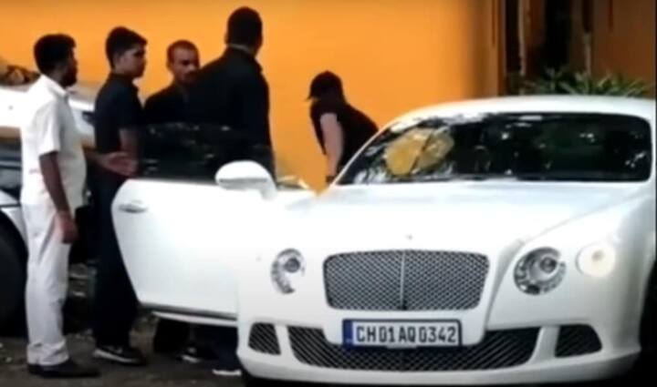 Bentley સાથે વિરાટે ડ્રાઇવ પણ કરી, આ પણ તેનુ કલેક્શન છે.