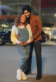 Neha Kakkar Pregnant: લગ્નના બે મહિનામાં જ આ હોટ સિંગર થઈ પ્રેગ્નેન્ટ, બેબી બંપ કર્યો ફલોન્ટ, જુઓ તસવીરો