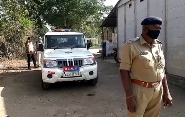 50 year old man murder in Modasa, dead body found from school  મોડાસાઃ 50 વર્ષીય પુરુષની કેમ કરી નાંખવામાં આવી હત્યા? 3 શંકાસ્પદોની પોલીસે કરી અટકાયત
