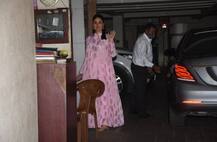 પ્રેગ્નેન્ટ મહિલાઓ માટે સ્ટાઈલ આઈકોન બની ગઈ છે કરીના કપૂર, હવે Ethinic Look માં જોવા મળી