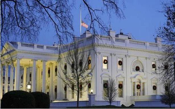 આ પહેલા તેણે ડેમોક્રેટિક નેશનલ કમિટીમાં પશ્ચિમ ક્ષેત્રીય પ્રેસ સચિવ, ભારતીય-અમેરિકન કોંગ્રેસ મહિલા પ્રેમિલા જયપાલના કમ્યુનિકેશન ડિરેકટર તરીકે પણ કામ કર્યુ છે.