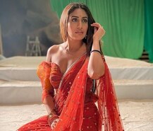 Photos:  રેડ સાડીમાં ‘નાગિન-5’ ની એક્ટ્રેસ સુરભિ ચંદના બોલ્ડ લુકમાં આવી નજર, જુઓ ખુબસૂરત તસવીરો
