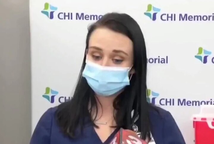 nurse fainted shortly after get corona vaccine video goes viral Vaccine : કોરોના વેક્સીન લગાવ્યાના થોડીક જ વારમાં બેભાન થઈ ગઈ નર્સ, વીડિયો થયો વાયરલ