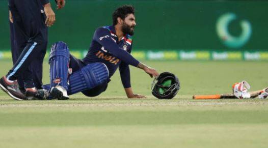 ટીમ ઈન્ડિયા હાલ સ્ટાર ખેલાડીઓની ઈજાથી પરેશાન છે. ભારતનો અનુભવી ફાસ્ટ બોલર ઈશાંત શર્માપણ ઈજાના કારણે ઓસ્ટ્રેલિયા પ્રવાસનો હિસ્સો નથી. જાડેજા કનકશનને કારણે પ્રથમ ટેસ્ટ રમી શક્યો નહોતો. રોહિત શર્મા પણ ઇજાના કારણે પ્રથમ બે ટેસ્ટનો હિસ્સો નથી.