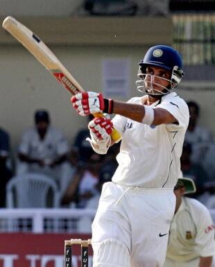 ભારત અને વેસ્ટ ઇન્ડિઝ ટેસ્ટ મેચ 1987- દિલ્હીમાં રમાયેલી આ મેચમાં ભારતીય ટીમ પહેલી ઇનિંગમાં જ માત્ર 30.5 ઓવર રમીને 75 રન પર સમેટાઇ ગઇ હતી. 