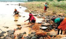 ભારતની આ નદીમાં વર્ષોથી નીકળે છે સોનું, લોકો કરે છે આટલી કમાણી