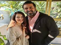 અભિનેતા હરમન બાવેજાએ સાશા રામચંદાની સાથે કરી સગાઈ, બહેન રોવેનાએ તસવીર શેર કરી આપી જાણકારી