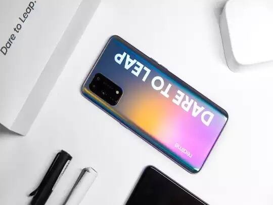 આને 8 GB RAM અને 128 GB સ્ટૉરેજ વેરિએન્ટની સાથે લૉન્ચ કરવામાં આવ્યો છે રિયલમી એક્સ7 પ્રૉને પાવર આપવા માટે આમાં 4500 mAhની બેટરી લગાવવામાં આવી છે, જે 65 વૉટ ફાસ્ટ ચાર્જિંગની સાથે આવે છે. 