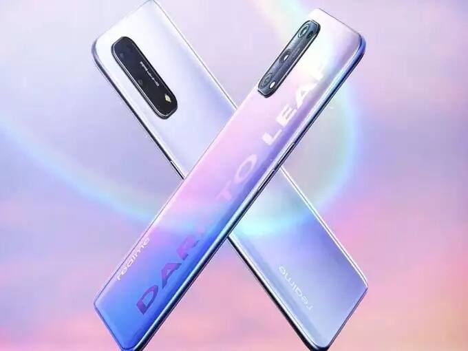 Realme X7 Pro માં 64 મેગાપિક્સલનો મેન કેમેરો છે, અને ક્વાડ રિયર કેમેરા સેટઅપ આપવામાં આવ્યો છે. જેમાં 8 મેગાપિક્સલનો અલ્ટ્રા વાઇડ લેન્સ અને 2-2 મેગાપિક્સલનો મેક્રો લેન્સ અને ડેપ્થ સેન્સર છે. 