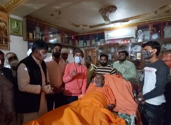 Congress Leader Amit Chavda visit Rabari Samaj Dharma guru Baldevgiri after know about his health  રબારી સમાજના ક્યા મોટા ધર્મગુરૂ ગાદીપતિની તબિયત લથળતાં સમગ્ર સમાજમાં ચિંતાની લાગણી ?