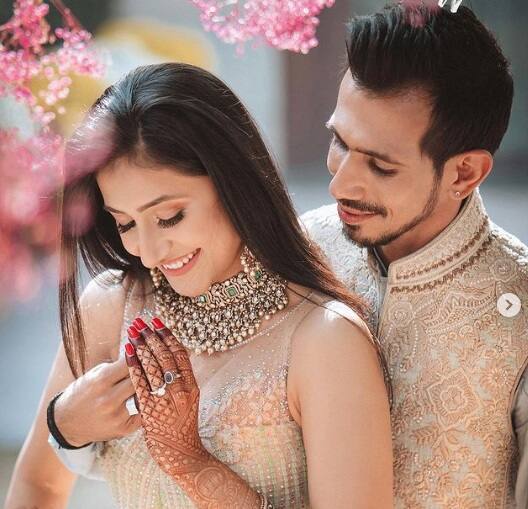 yuzvendra chahal and dhanashrees engagement cake cutting video viral યુજવેન્દ્ર ચહલ અને ધનાશ્રીની સગાઇનો વીડિયો વાયરલ, સાથે મળીને કાપી હતી કેક