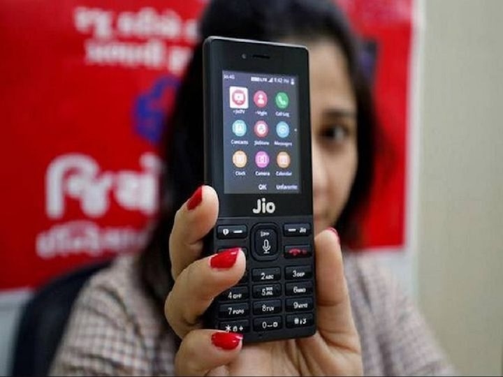 reliance jiophone relaunch news update 4g jiophone relaunch in first quarter of 2021 નવા વર્ષની ભેટઃ Reliance ફરી લોન્ચ કરશે 4G ફીચરવાળો જિઓ ફોન, ગૂગલ સાથે મળીને.....