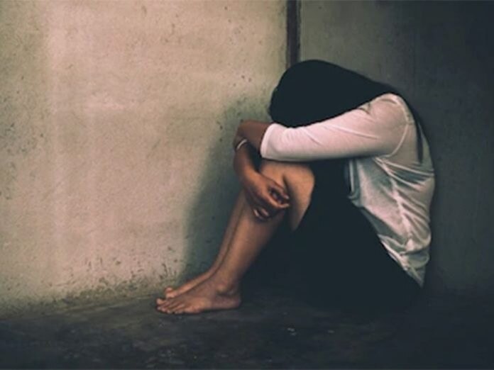 Rape case registered against a young man in chotila ચોટીલાઃ ઘરે સૂતી 14 વર્ષની છોકરીને રાત્રે અઢી વાગ્યે ઉઠાડીને યુવકે વાડીએ લઈ જઈ બાંધ્યા શારીરિક સંબંધ, કોની-કોની સામે નોંધાઈ બળાત્કારની ફરિયાદ?