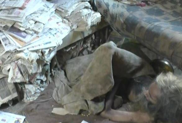 Brother sister self prison last 6 years rajkot know father statment રાજકોટઃ ઓરડીમાં બંધ ત્રણ ભાઈ-બહેનો પૈકી નાના ભાઈની માનસિક અસ્થિરતાને ગુટખા સાથે છે શું સંબંધ ? જાણો પિતાએ શું કહ્યું ?