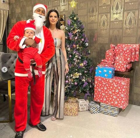 ગત વર્ષે કરાવેલી સર્જરીના કારણે હાલ પંડ્યો બોલિંગ નથી કરતો. તે માત્ર બેટિંગ જ કરે છે અને આ કારણે તેનો ઓસ્ટ્રેલિયા સામેની ટેસ્ટ ટીમમાં પણ સમાવેશ નહોતો કરવામાં આવ્યો.