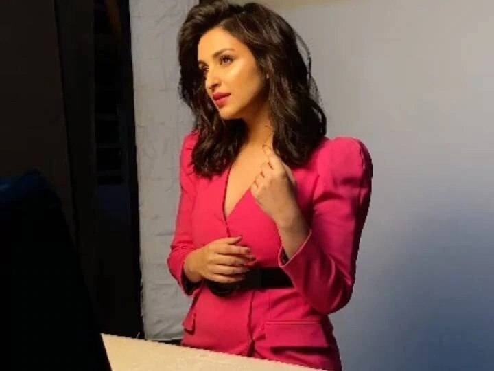 the girl on the train: parineeti chopra to star next film based on hollywood movie 'ધ ગર્લ ઓન ધ ટ્રેન'માં પરિણીતિ ચોપડા દેખાશે નવા અવતારમાં, કયો હશે રૉલ ને ક્યારે થશે શૂટિંગ શરૂ, જાણો વિગતે