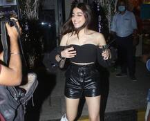 હોટ એક્ટ્રેસ Alaya F બ્લેક આઉટફિટમાં જોવા મળી, બોલ્ડ અંદાજમાં આપ્યા પોઝ, જુઓ તસવીરો