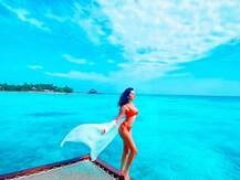 માલદીવના દરિયાકિનારે વેકેશન એન્જૉય કરતી દેખાઇ તારા સુતરિયા, હૉટ તસવીર વાયરલ