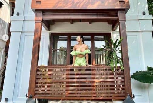 આ પહેલા આ વર્ષના મધ્યમાં અર્જુન કપૂર અને મલાઈકા અરોરા બંનેને કોરોના થયો હતો. સ્વસ્થ થયા બાદ જ્યારે અર્જુન સૈફ અલી ખાન, યામી ગૌતમ, જેકલીન સાથે ફિલ્મ ભૂત પોલીસનું શૂટિંગ કરવા ગયા ત્યા મલાઈકા પણ કંપની આપવા પહોંચી હતી. (તસવીર મલાઈકા ઈન્સ્ટાગ્રામ)