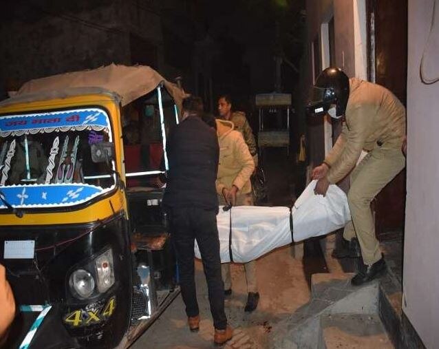 મૃતકના ખિસ્સામાંથી મળેલા પુરાવાના આધારે તેની ઓળખ થઈ હતી અને ઘટના અંગે પરિવારને માહિતગાર કરાયા હતા. 