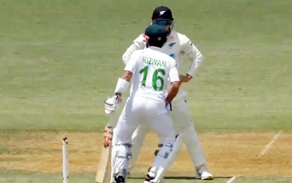 NZvPAK: Pakistan batsman Mohammad Rizwan warm up video goes viral VIDEO: ચાલુ મેચમાં પીચ પર જ વિચિત્ર ડાંસ કરવા લાગ્યો પાકિસ્તાની બેટ્સમેન, ફિલ્ડર રહી ગયો દંગ
