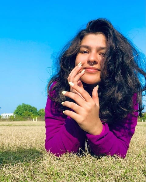 નિધિ ભાનુશાળીએ ખુલાસો કર્યો હતો કે શૉ છોડ્યા બાદ તેને ક્યારેય તારક મહેતા સીરિયલ નથી જોઇ. તે જણાવે છે કે શૉમાં તેની જગ્યા લેનારી પલક સાથે તેનુ સારુ બૉન્ડિંગ છે. તેને પલકની પ્રસંશા પણ કરી કહ્યું કે તે ખુબ સારી છોકરી છે.