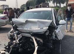 નવસારીઃ કારમાં પરિવાર સુરત જતો હતો ને ટાયર ફાટ્યું, કાર ફંગાળાઇને બીજી કાર સાથે અથડાઇ, પછી.....