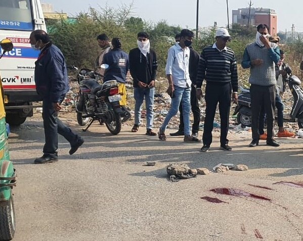 18 year old youth murder in Mehsana , police start search  મહેસાણાઃ 18 વર્ષીય યુવકની છરીના 6-6 ઘા મારીને કરી નાંખી હત્યા, કોણે અને કેમ કરી હત્યા?