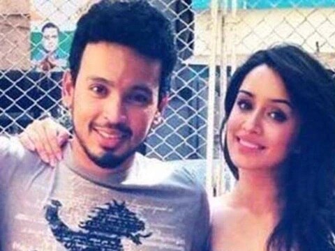 એક્ટ્રેસ શ્રદ્ધા કપૂર અને ફોટોગ્રાફર રોહન શ્રેષ્ટ બાળપણના મિત્ર છે, અને ઘણાસમયથી એકબીજાને ડેટ કરી રહ્યાં છે. કેટલાક રિપોર્ટમાં કહેવાયુ છે કે આ બન્ને આ વર્ષે 2021મા લગ્ન કરી લેશે.