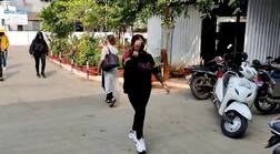 વડોદરામાં 3 યુવતીઓ સહિત 9 નબીરા માણી રહ્યા દારૂની મહેફિલ ને પડી પોલીસની રેડ, જાણો કોણ કોણ પકડાયું?