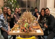 Anushka sharma-Virat Kohli เช เชชเซเชคเชพเชจเชพ เชเชฐเซ เชฐเชพเชเซ เชนเชคเซ เชจเชตเชพ เชตเชฐเซเชทเชจเซ เชชเชพเชฐเซเชเซ, Dining Table เชชเชฐ เชเซเชตเชพ เชฎเชณเซเชฏเชพ เช เชธเซเชเชพเชฐเซเชธ