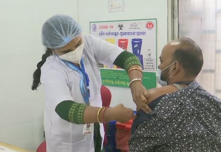 Vaccines will be given to ordinary citizens from March 1, operations will be carried out at 50 centers in Ahmedabad 1 માર્ચથી સમાન્ય નાગરિકોને અપાશે રસી, અમદાવાદમાં 50 સેંટરો પર હાથ ધરાશે કામગીરી