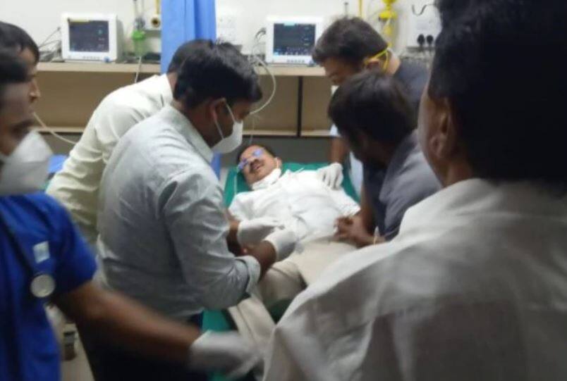 union minister sadanand gowda not well hospitalized મોદી સરકારના આ કેંદ્રીય મંત્રીની તબિયત અચાનક બગડી, જાણો ડૉક્ટરોએ શું કહ્યું ?