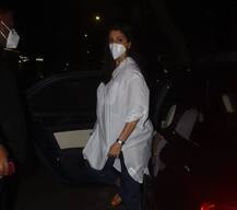 Anushka Sharma જુહૂમાં ક્લિનિક બહાર થઈ સ્પોટ, જલદી ‘Virushka’ ના ઘરે આવી શકે છે ગુડ ન્યૂઝ