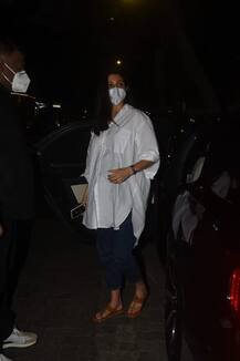 Anushka Sharma જુહૂમાં ક્લિનિક બહાર થઈ સ્પોટ, જલદી ‘Virushka’ ના ઘરે આવી શકે છે ગુડ ન્યૂઝ