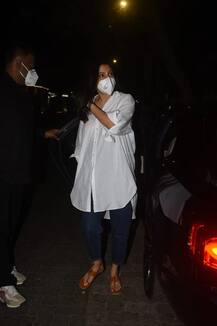 Anushka Sharma જુહૂમાં ક્લિનિક બહાર થઈ સ્પોટ, જલદી ‘Virushka’ ના ઘરે આવી શકે છે ગુડ ન્યૂઝ