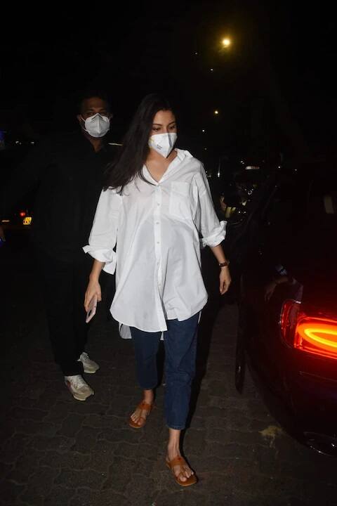 તાજેતરમાં તેણે પ્રી ડિલીવરી ફોટોશૂટ કરાવ્યું હતું. આ ફોટોશૂટ તેણે જાણીતા મેગેઝિનના કવરપેજ માટે કરાવ્યું હતુ.