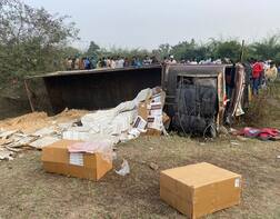 ભરૂચઃ બેકાબૂ ટ્રકે 3 બાઇકને ટક્કર મારતાં 4નાં મોતથી અરેરાટી, ઘટનાસ્થળે લોકોના ટોળેટોળા