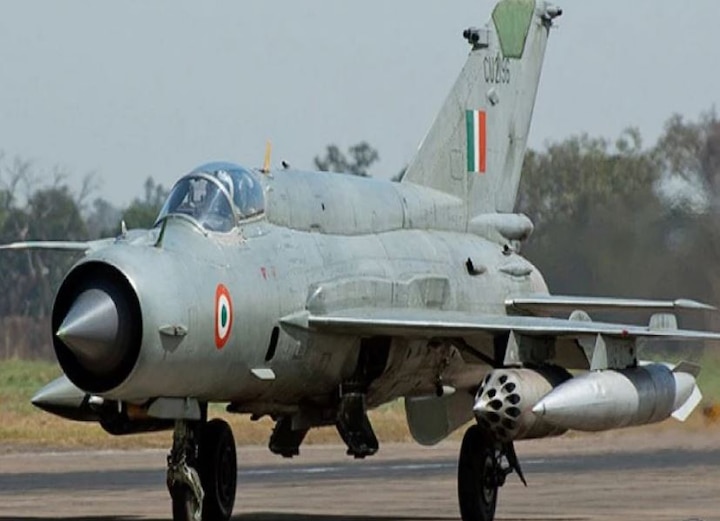 mig 21 fighter jet of the indian air force crashed near suratgarh in rajasthan રાજસ્થાનના સૂરતગઢમાં વાયુસેનાનું મિગ-21 વિમાન ક્રેશ