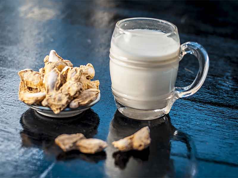 Health Tip Benefits Of Ginger Milk In Winter Boost Immunity And Prevent  Infection | Health Tips: सर्दियों में रोज पीएं अदरक वाला दूध, इम्यूनिटी  बढ़ेगी और गले का इन्फेक्शन होगा दूर
