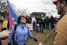 અમેરિકન સંસદે બાઇડેનને વિજેતા જાહેર કરતાં ટ્રમ્પના સમર્થકો ઉતર્યા રસ્તા પર, જુઓ તસવીરો