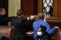 અમેરિકન સંસદે બાઇડેનને વિજેતા જાહેર કરતાં ટ્રમ્પના સમર્થકો ઉતર્યા રસ્તા પર, જુઓ તસવીરો