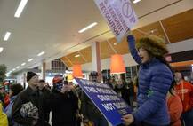 અમેરિકન સંસદે બાઇડેનને વિજેતા જાહેર કરતાં ટ્રમ્પના સમર્થકો ઉતર્યા રસ્તા પર, જુઓ તસવીરો