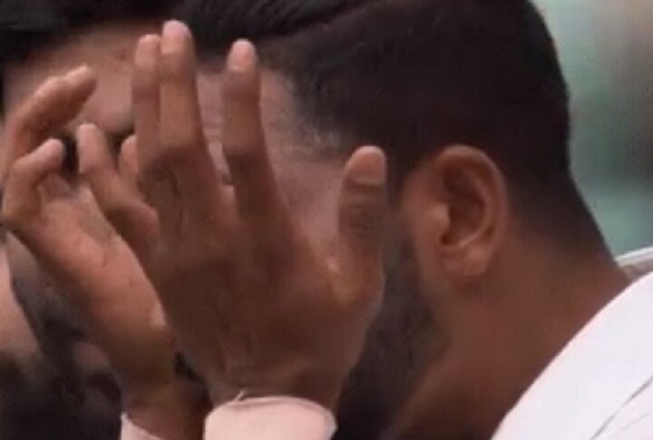 Mohammed Siraj breaks down in tears as SCG roars with India's national anthem ભારતના રાષ્ટ્રગીતના ગાન વખતે ભારતનો આ ખેલાડી રડી પડ્યો, બૂમરાહની સાંત્વના પછી લૂછ્યાં આંસુ ને.....