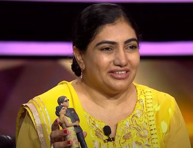 આ કેઝ્રી ફેને શો દરમિયાન અમિતાભ બચ્ચનને શો દરિયાન એક અદભૂત વસ્તુ બતાવીને તેમની દિવાનગીનું ઉદાહરણ રજૂ કર્યું હતું. તે જોઇને બધા જ દંગ રહી હતા. તેમણે બિગ બીને ખુદનું અને બિગ બીનું કપલમાં સ્ટચ્યુ બનાવેલું બતાવ્યું હતું. નેહા શર્માની આ દિવાનગી જોઇને બિગ બી સ્તબ્ધ થઇ ગયા હતા.