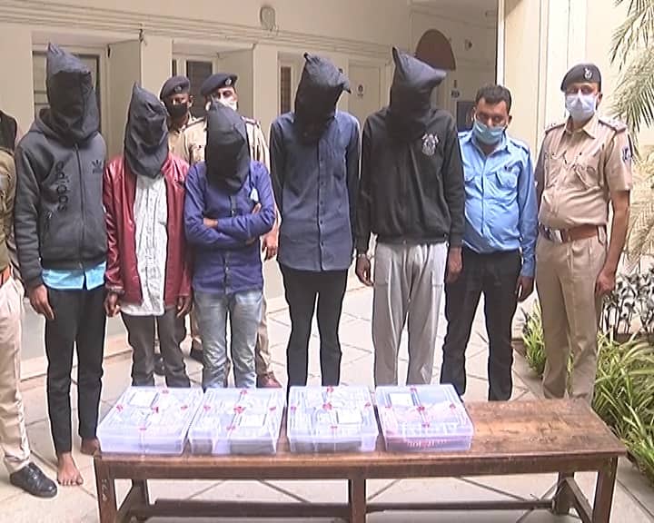 અમદાવાદઃ 44.50 લાખની લૂંટ કરનારાને પોલીસે ગણતરીની કલાકોમાં જ ઝડપી લીધા, કોણ નીકળ્યું મુખ્ય સૂત્રધાર? જાણીને ચોંકી જશો