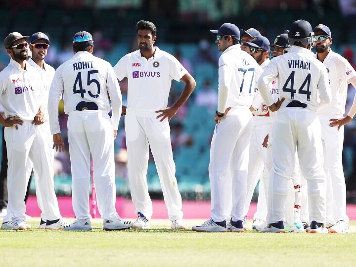 ind vs aus bcci lodges complaint against racial comment made on bumrah and siraj during sydney test આ ગુજરાતી ક્રિકેટર ઓસ્ટ્રેલિયામાં બન્યો વંશીય ટિપ્પણીનો શિકાર, બે ખેલાડીઓેને કર્યા અપમાનિત